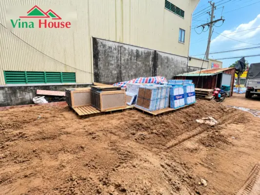 VINA HOUSE Tiếp Tục Phủ Sóng Miền Tây – Chuyến Xe Chở Đầy Gạch, Gửi Trọn Niềm Tin Đến Công Trình Tại Vĩnh Long